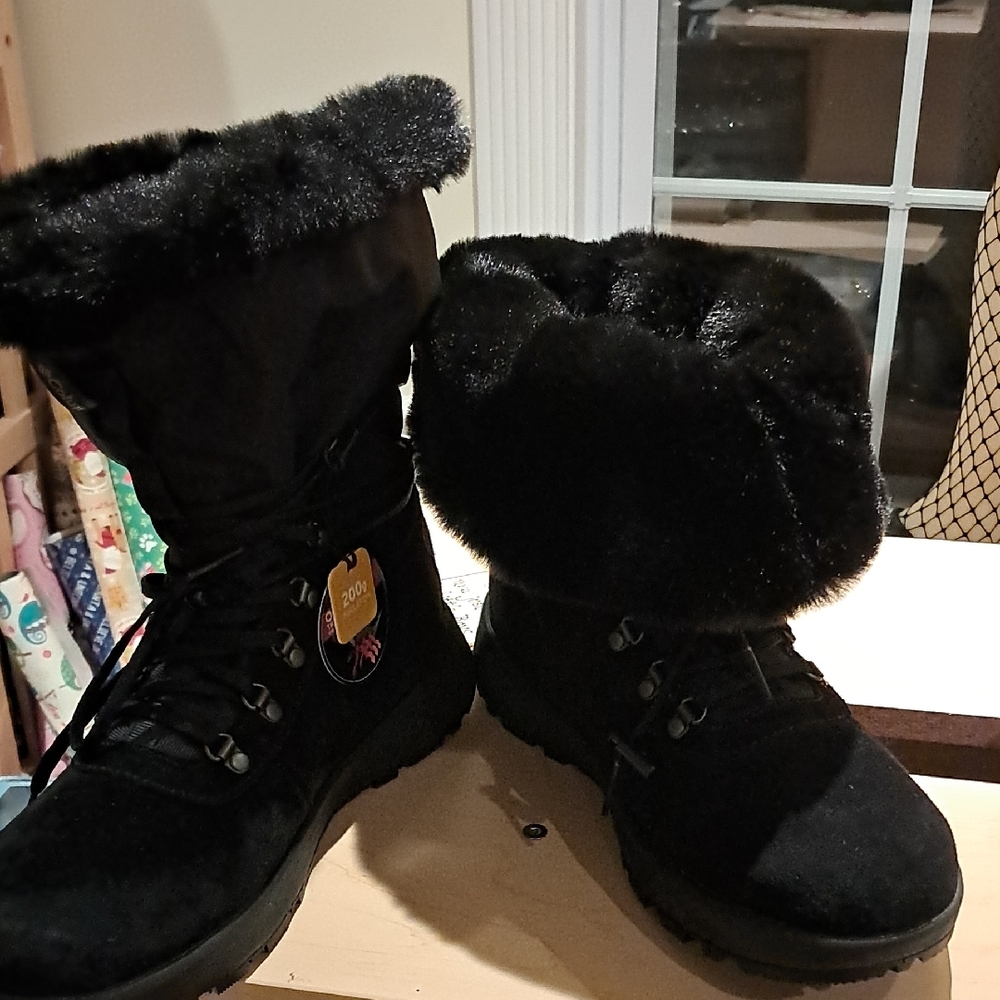 Columbia Women's Black Fur-Lined Boots